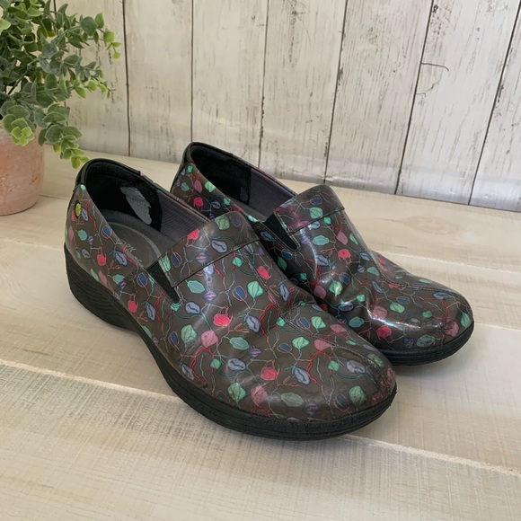 dansko work wonder shoes